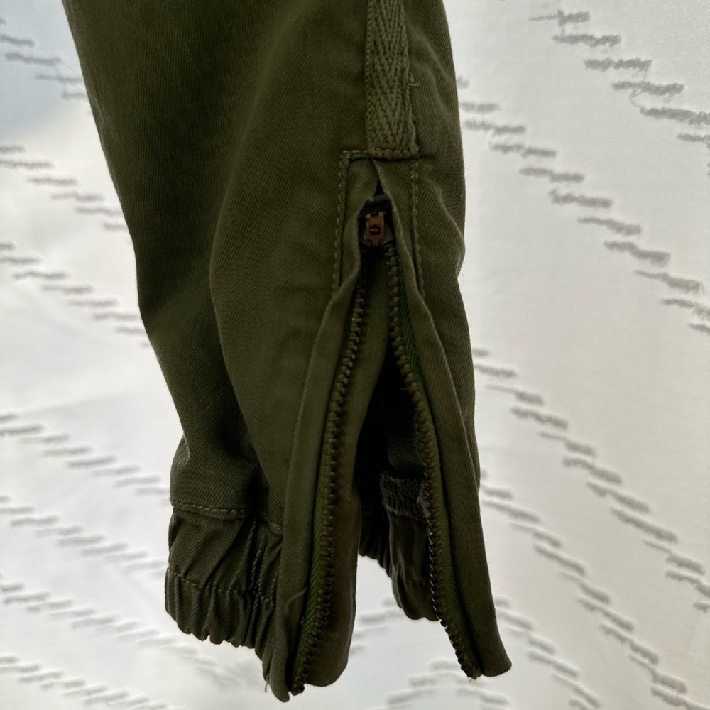 Aventura Women's Olive Cropped Pants - Picture 2 of 6